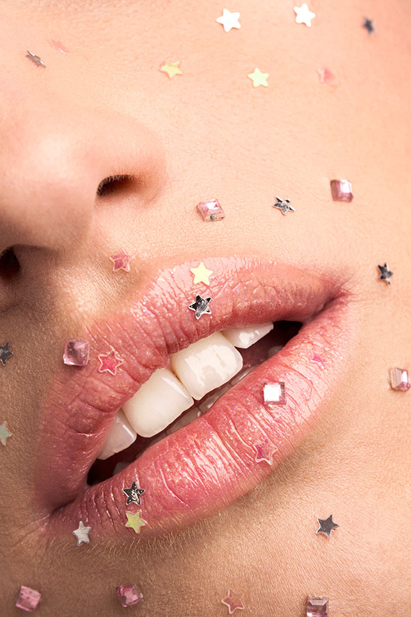 Lippen Closeup mit Strasssteinen